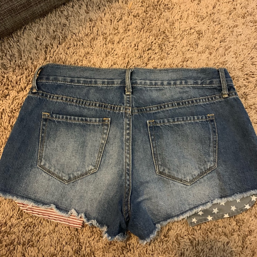 Shorts - Picture 2 of 3
